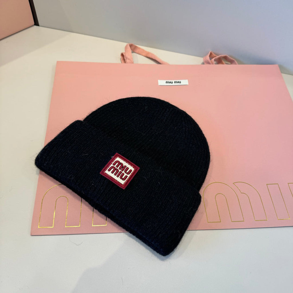 mm Knit Beanie in black