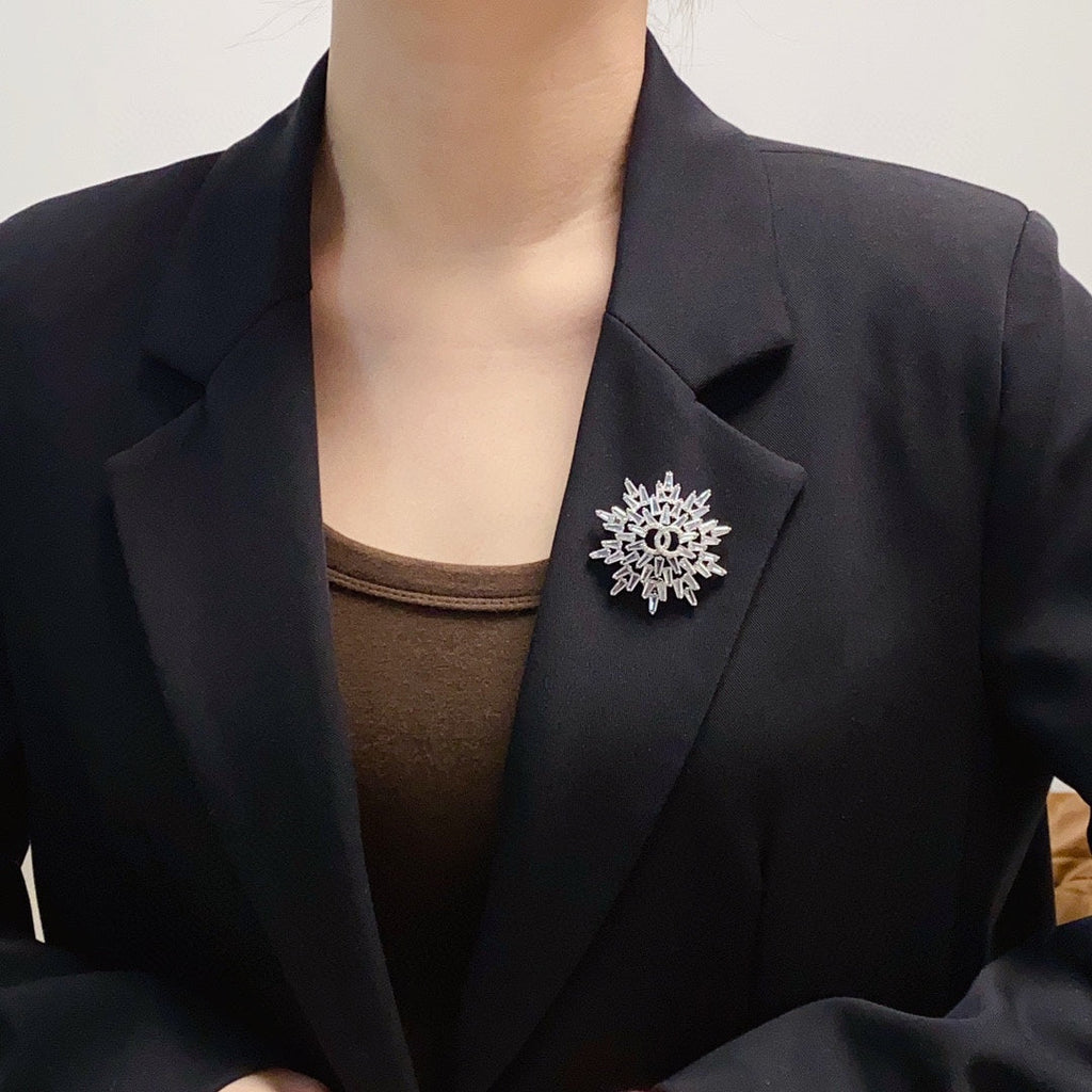 18K  Chanel Snow Flower Brooch