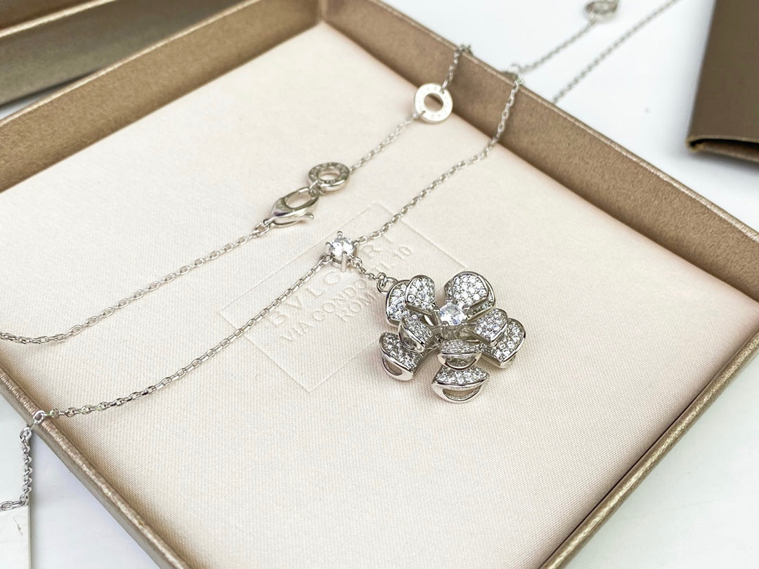 18K BVLGARI DIVAS' DREAM Necklace