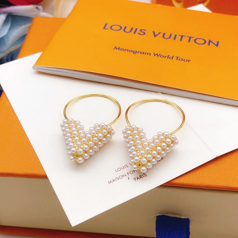 18K Louis Vuitton Essential V Perle Hoop Earrings