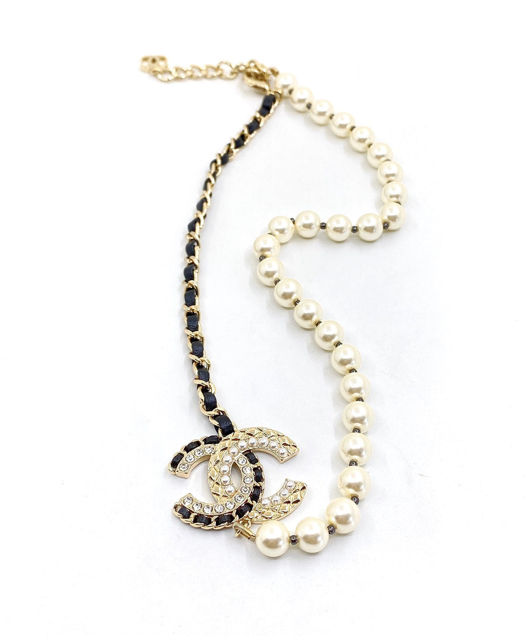 18K  Chanel Leather Pearls Necklace