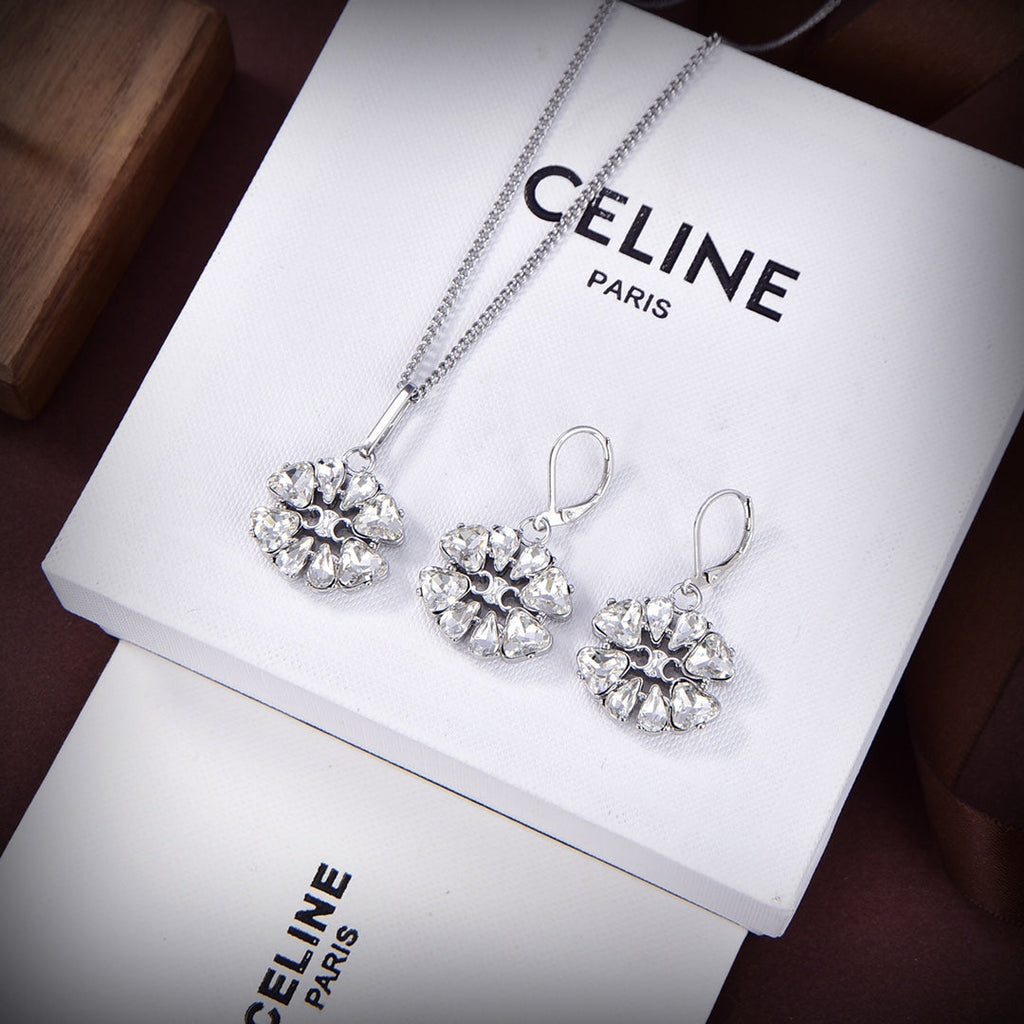 18K Celine Daisy Necklace