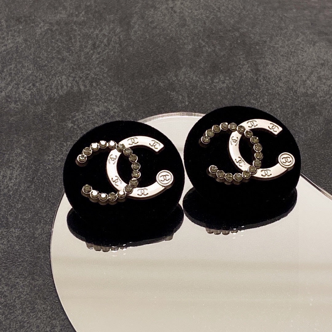 18K  Chanel Black Resin Crystals Earrings