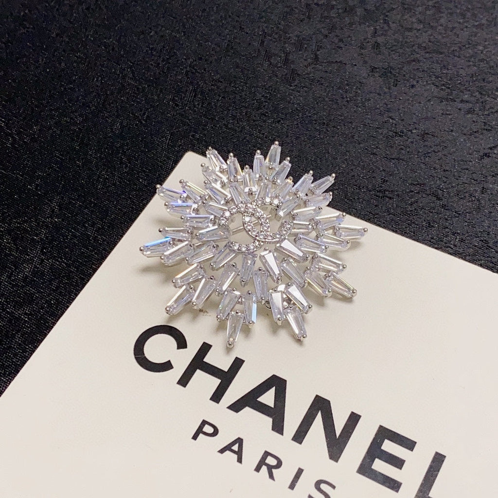 18K  Chanel Snow Flower Brooch