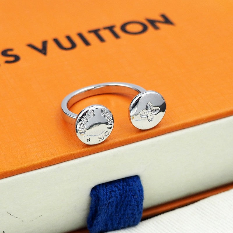 18K Louis Vuitton Studs Ring